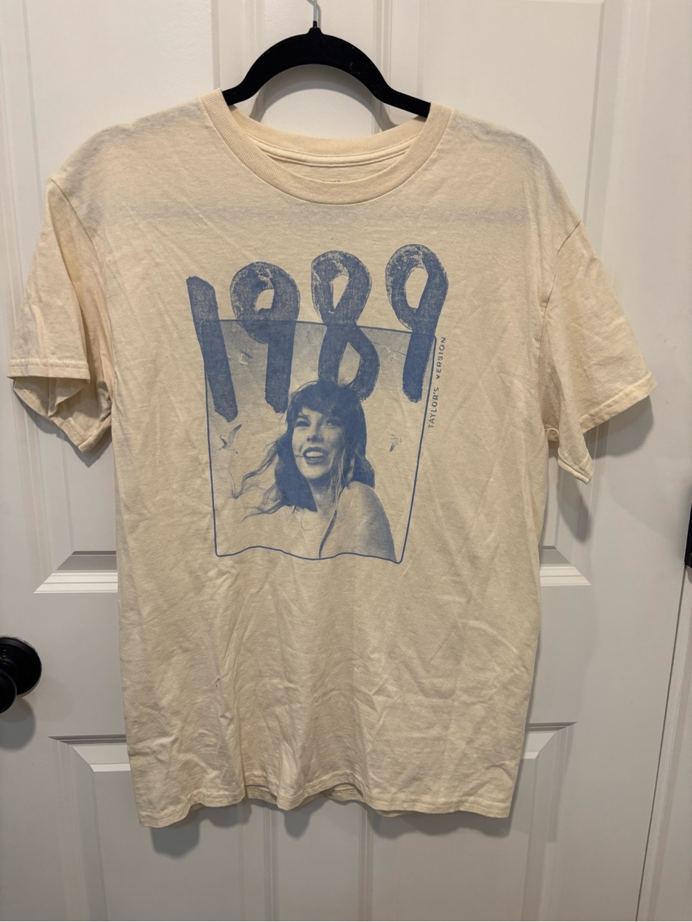 Taylor Swift 1989 Taylor’s Version Graphic Band Tee Shirt Medium Blue Cream